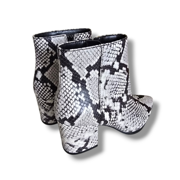 New 🥀 ALDO Ladies Gray Snakeskin Leather Ankle Boots - Picture 4 of 16